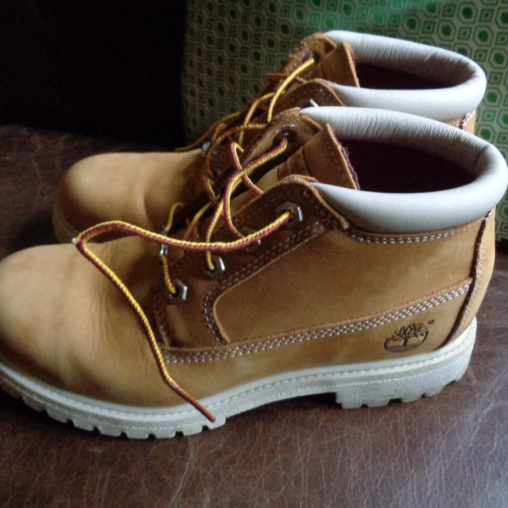 TIMBERLAND  Womens Hiking Boots Tan Size 8M Gently Preowned